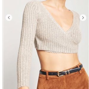 knit v neck crop top